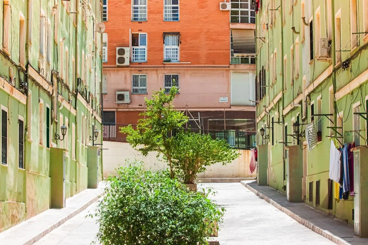 Room For Men in Malaga Center, Window to Road, Apartment Homestay - Habitación para hombres, Ventanas a la careterra, Alojamiento en Apartamento