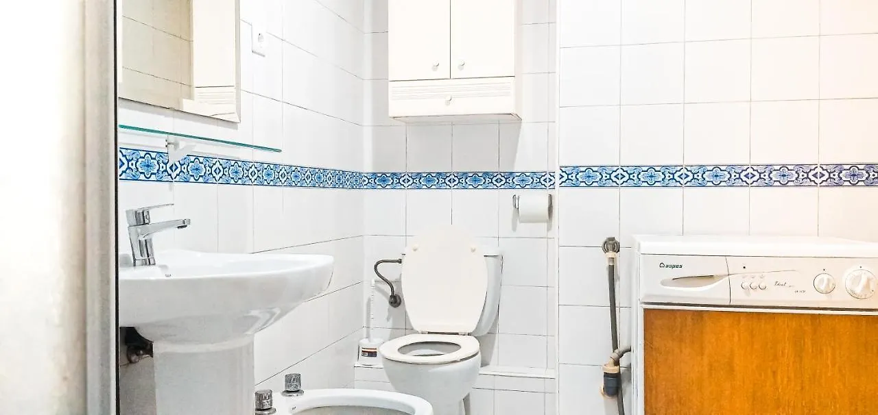 Room For Men in Malaga Center, Window to Road, Apartment Homestay - Habitación para hombres, Ventanas a la careterra, Alojamiento en Apartamento 0*,